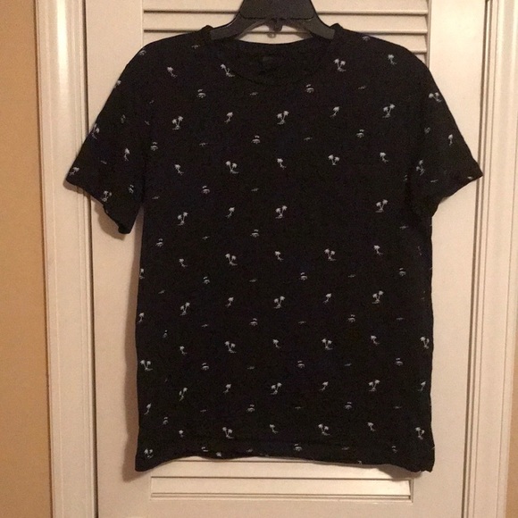 H&m Tee Size M Black Palm Trees Patch pocket on front Short sleeves spring tee - Picture 1 of 7